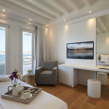 White Serenity Γλάστρος