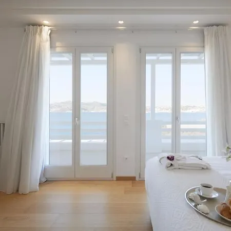 White Serenity Γλάστρος